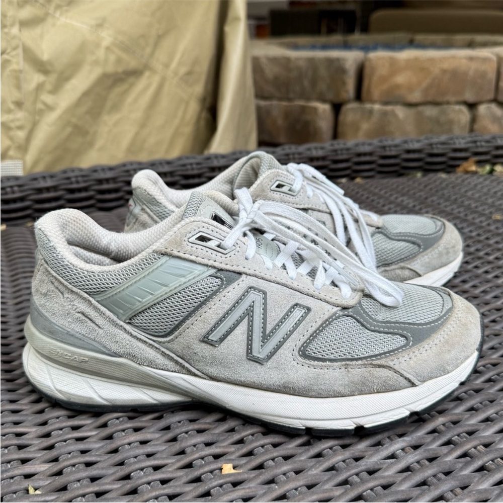 Women’s 990v5 Classic New Balance Running Shoe